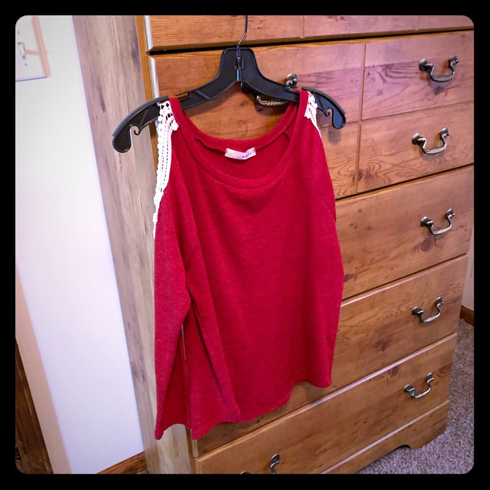 ⭐️B1G1FREE⭐️ Red and white cold shoulder top! ❤️